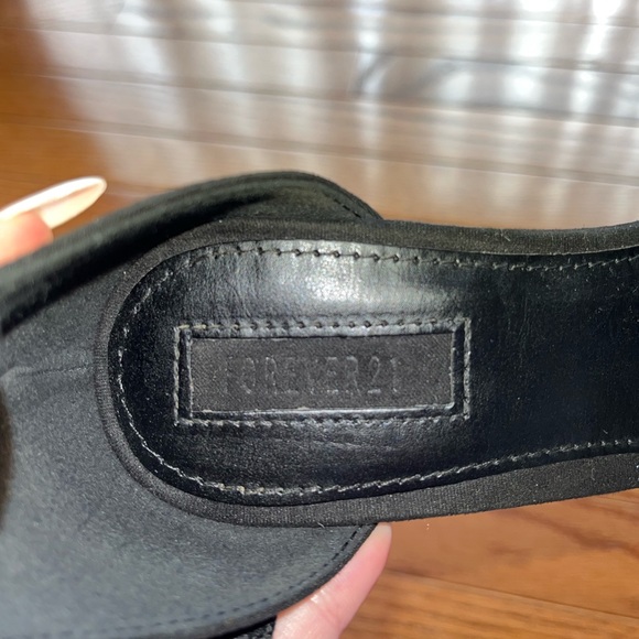 🚨SOLD🚨Black 6-inch Heels - Picture 3 of 3